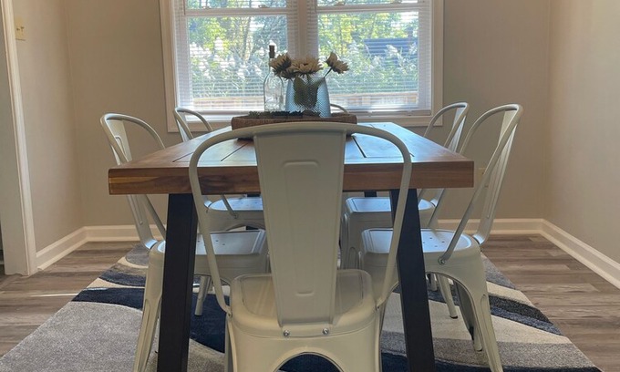 Crisfield House | Come, sit back and relax at the "Catch of the Bay"