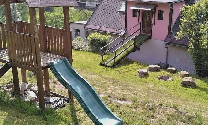 Starkov Villa | Lovely apartment in villa for 4 guests with WIFI, pool, TV, patio, pets allowed and parking