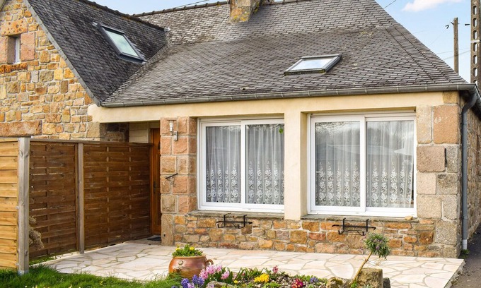 Quemperven House | Cozy Home In Quemperven With Wifi