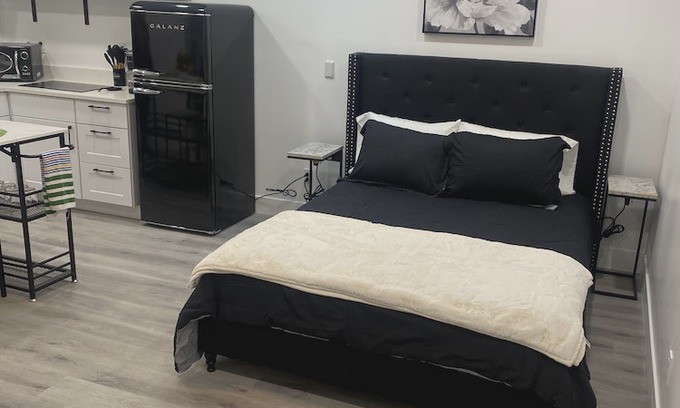 Taylorsville Apartment | Beautiful Backhouse located near by freeway, stores and SLCC