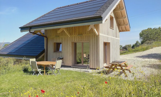 Montagnole House | Apartment 'Le Chalet De La Source' with Mountain View, Private Terrace and Wi-Fi