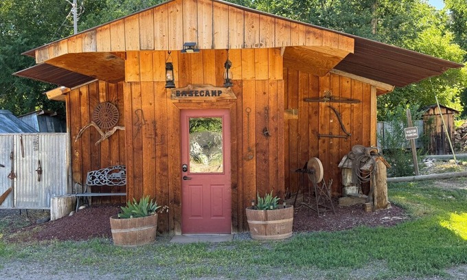 Collbran Cabin | Rustic cabin centrally located in Collbran, Colorado