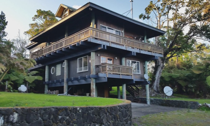 Volcano Bed & Breakfast | Volcano Acres Ranch B&B