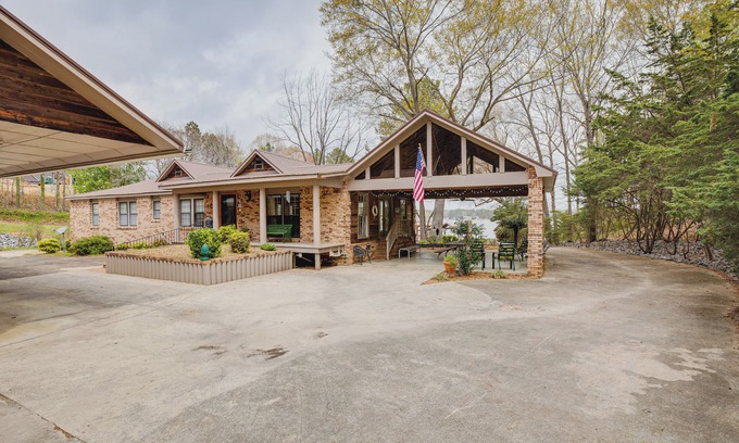 Leesburg Cottage | Lakefront Leesburg Home w/Private Dock & Ramp!