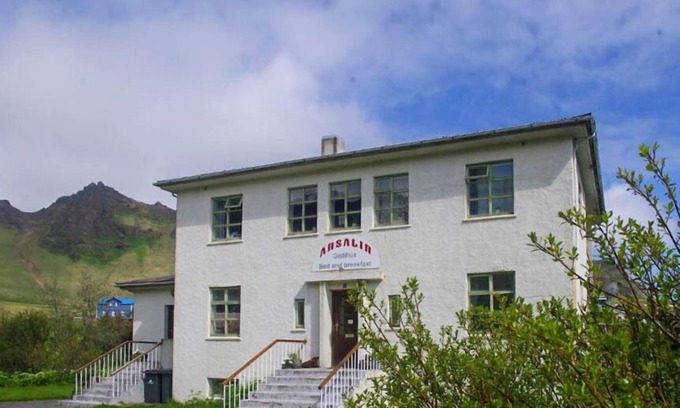 Myrdalshreppur House | Arsalir Guesthouse Vik B&B