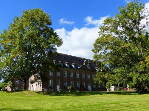 Grevenbroich Hotel | Kloster Langwaden