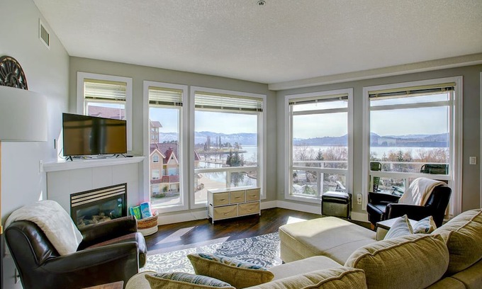 North End Condo | Bayview Getaway