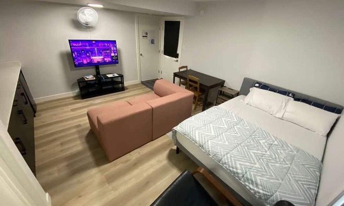 Winnipeg House | Guest Suite