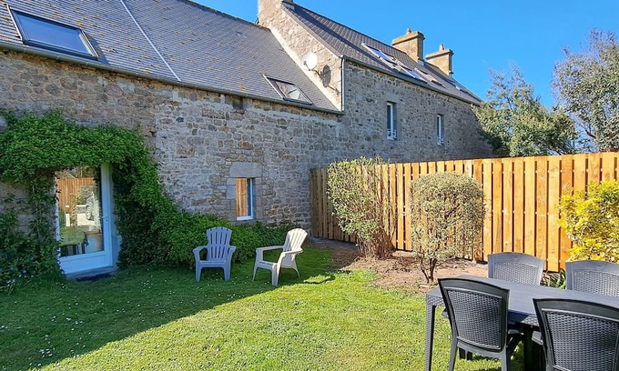 Vicq-sur-Mer House | Holiday Home 'Maison De Caractère Bord De Mer' with Sea View, Private Garden and Wi-Fi