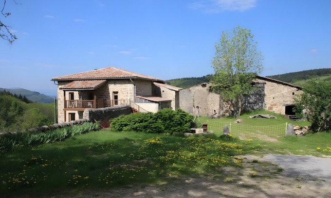 Saint-Julien-Labrousse Cottage | Gite Cabin & Funny Animals