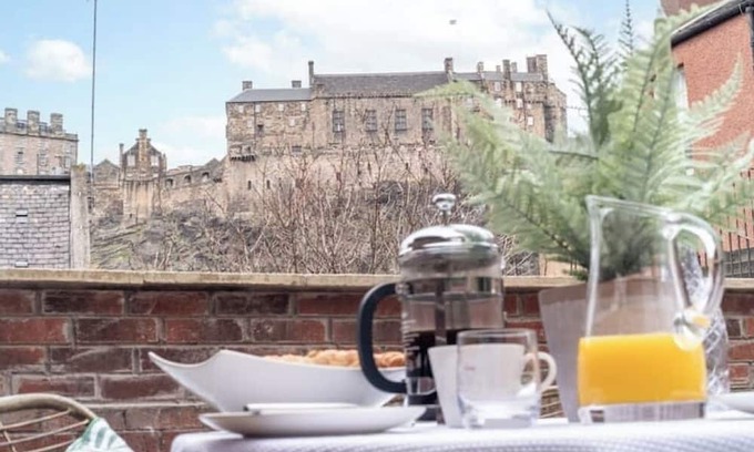 Laurieston Cottage | Unique cottage in vibrant Grassmarket, Edinburgh
