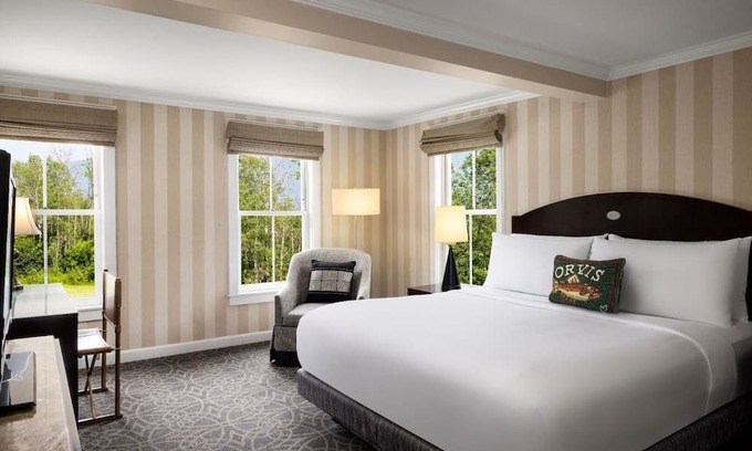 Manchester Hotel | Luxurious Spa Stay with Indoor Pool & Access to Green Mountains