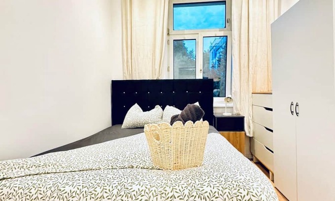 Klosterneuburg Apartment | Affordable Studio with Kitchen & Private Bath – Central Location