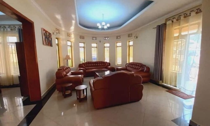 Kinazi House | Itangiriro by Iwacu Stays – 4BR Nyamata Home