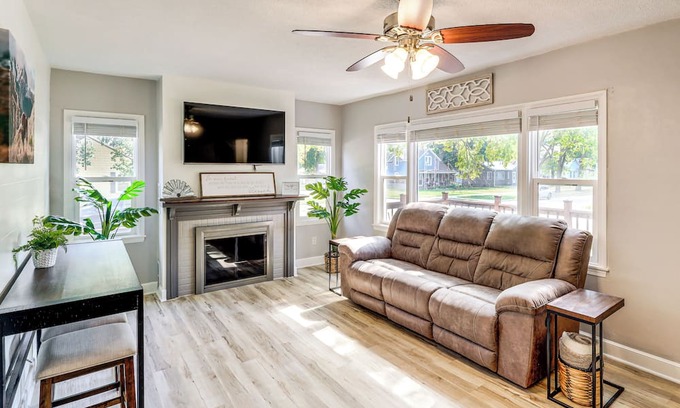 Yankton House | Half-Mi to Dtwn Yankton & River: Charming Home!