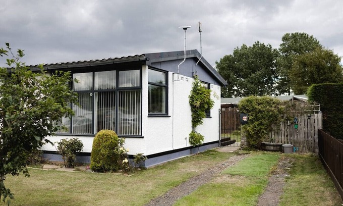 Grimsby Cabin | Pet Haven Humberston Fitties