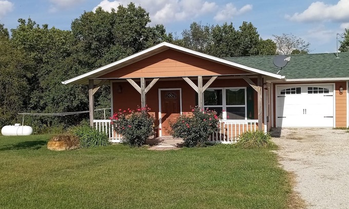 Moravia Cabin | Cozy cabin in remote Appanoose county Iowa a wildlife Mecca