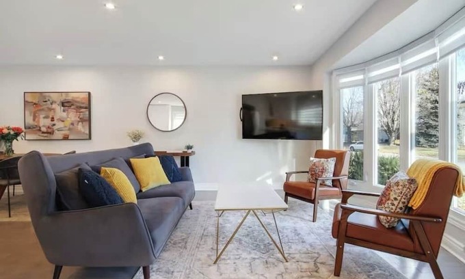Urbandale House | Cozy home in Elmvale Acres near General Hoospital