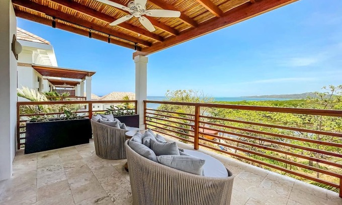 Pristine Bay Hotel | Deluxe Double Suite at Las Verandas (1)