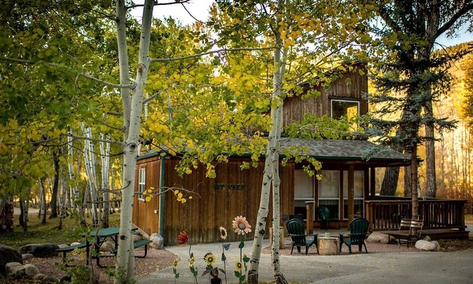 Salida Cabin | Secluded Getaway with Mountain Views along the Arkansas River in Colorado