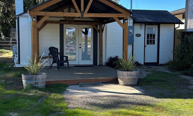 Central Point Cottage | Charming 1-bedroom cottage in Central Point with AC