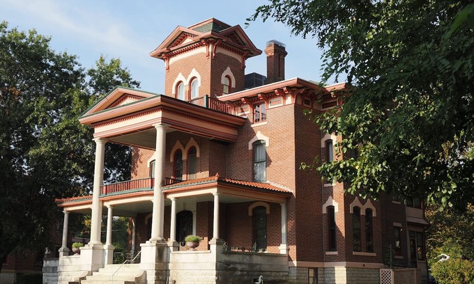 Fort Scott House | The Kingfisher Inn!!