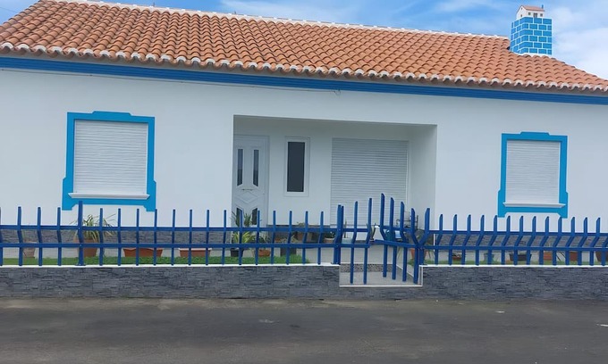 Altares House | Holiday Home 'Das Cales - Grande' with Sea View, Wi-Fi and Air Conditioning