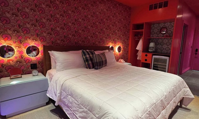 Cherokee Triangle Hotel | Hotel Hilo - Room 104