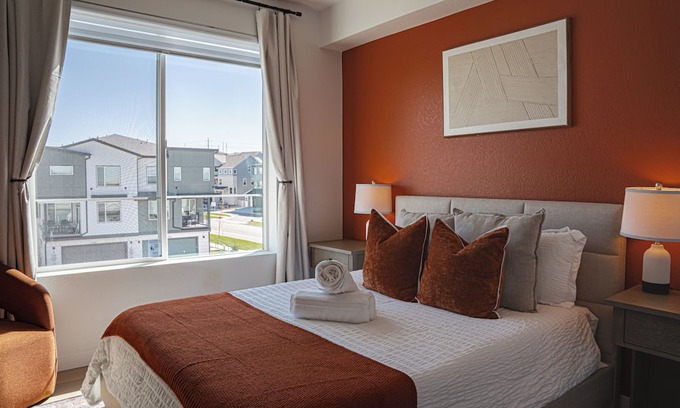 Parker Condo | Brand New, Cozy & Modern Condo in Lyric – Dogs Welcome!