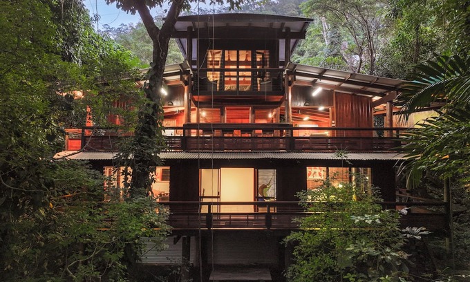 Cairns House | Kalamunda - A Home in the Forest!