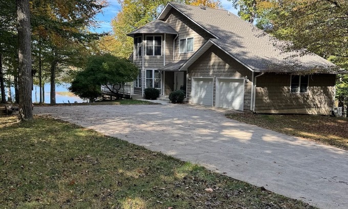 Bumpass House | Waterfront Lake Anna Getaway - 3BR, 2.5BA w/Kayaks, Firepit, & Family Fun