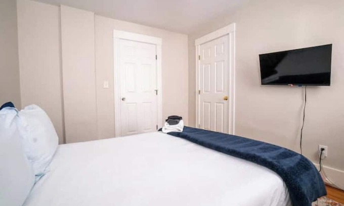 West Lebanon House | Walk to Downtown Salem w/Pac-Man & Free Parking!