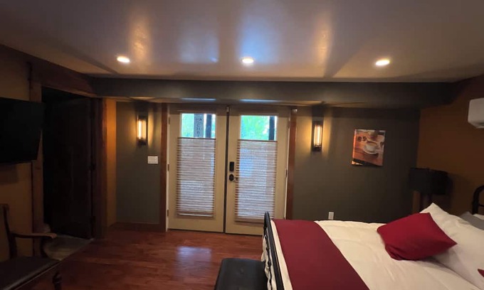 Great Falls Apartment | Peaceful location comfortable suite 2 blocks from shopping and dining