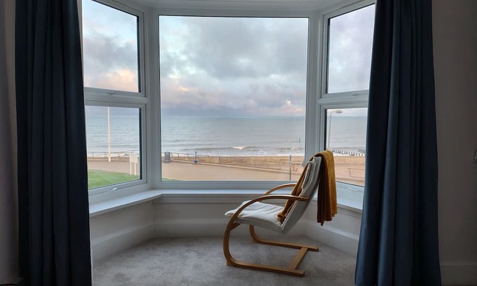 Hornsea House | "Stonesthrow" from the beach, balcony with panoramic views