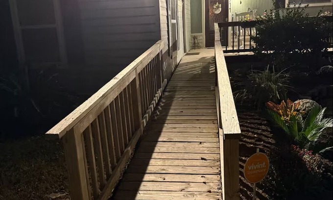 Cleveland House | Sweet Rest 3-bedroom house in Cleveland with AC & Heating