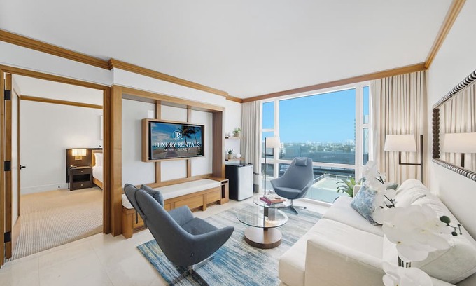 North Beach Apartment | Skyline Private Condo at the Carillon Miami Resort - 705