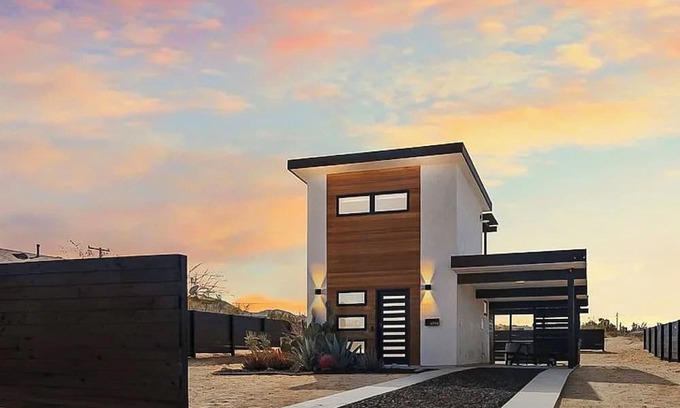 Joshua Tree House | Modern 2-Story Tiny Home w/Hot Tub, BBQ & Balcony