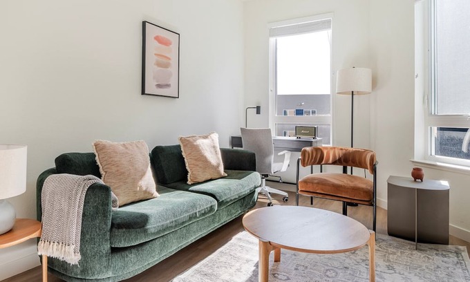 Old San Leandro Apartment | Blueground | Old San Leandro, fitness center, nr San Leandro Park