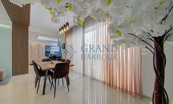 Ghaxaq House | Casa Paradiso in Ghaxaq - Private Rooftop Pool