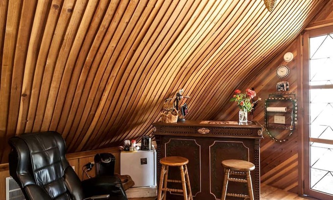 Morongo Valley House | Unique Desert Experience for a Romantic Getaway Ideal for Exotic Animal Lovers in Morongo Valley, California.