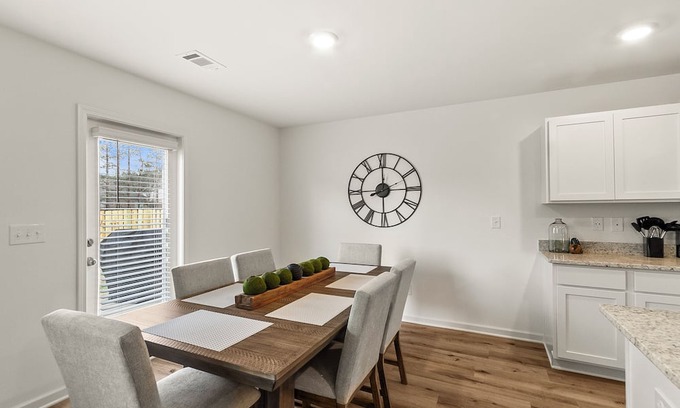 Northport House | Stunning Northport home 5bd 3bth and just 7 miles to UofA