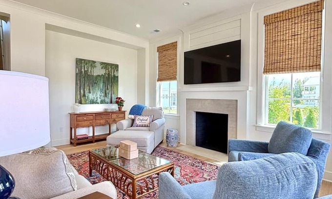 Taylor House | The Kinsey, 4BR Home by Velvet Ditch Villas