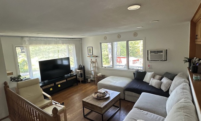 Springfield House | Spacious 4-bedroom house in charming Springfield with AC, fitness room