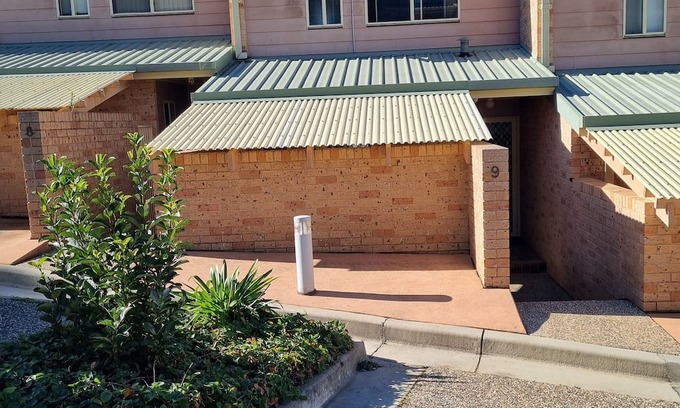 Batemans Bay House | UNIT 9: A cosy 2 beddie and a short stroll into central Batemans Bay.
