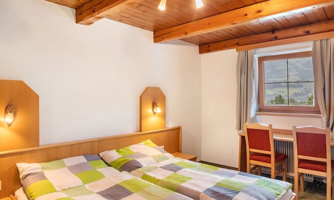 Hopfgarten im Brixental Apartment | Room '4' with Mountain View, Shared Terrace and Wi-Fi