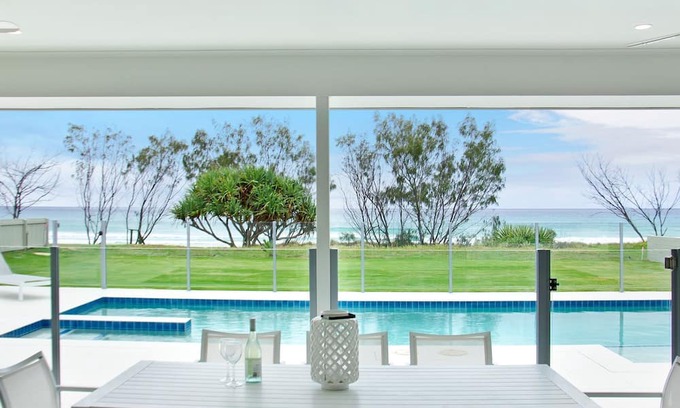 Bilinga House | Sentosa on Tugun - Absolute Beachfront Home