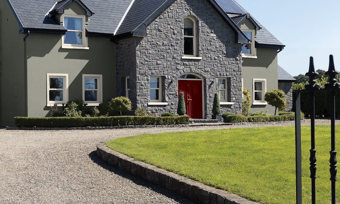 Cluain Lara House | Elegant 4 bed Irish Retreat - Gateway to the Wild Atlantic Way