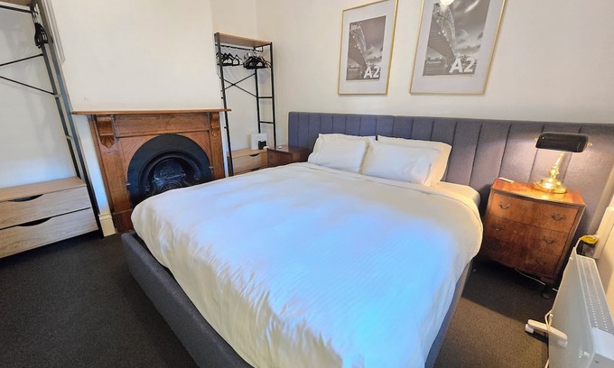 Preston House | Welcome to your Preston hideaway — modern, bright, and designed for both comfort and productivity. Whether you’re here for work, study, or a Melbourne getaway, this home has you covered with hotel-style touches, a fully equipped kitchen, and even a s