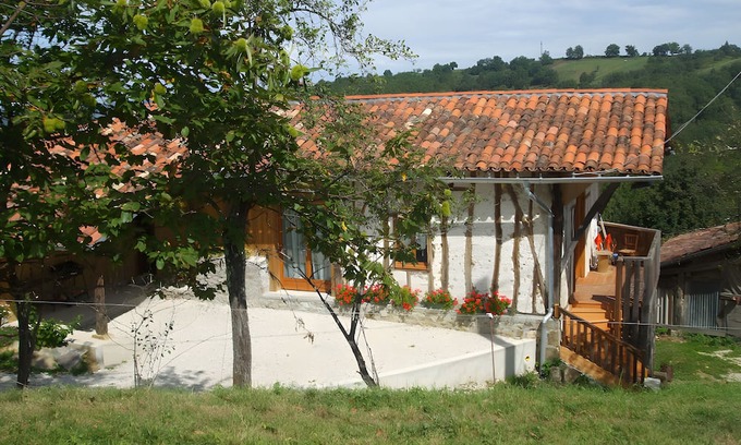 Bagert House | Garaouet Holiday Home with Mountain View, Garden, and Parking