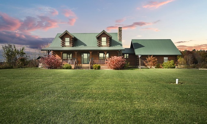 Homerville Cabin | NEW! Sprinkle Bottom Lodge